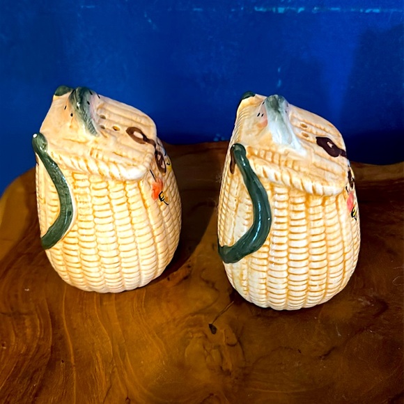 Vintage Giftcraft Japanese Fishing Creel Basket Salt and Pepper Shakers - Picture 4 of 5